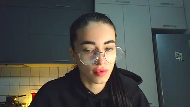 Snapshot of EvaMelnik chatting on October 8, 2025, 3:42 pm EvaMelnik online show from October 8, 2025, 3:42 pm