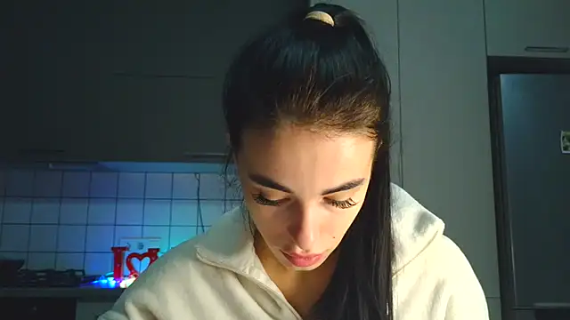 Snapshot of EvaMelnik chatting on October 16, 2025, 5:14 pm EvaMelnik online show from October 16, 2025, 5:14 pm