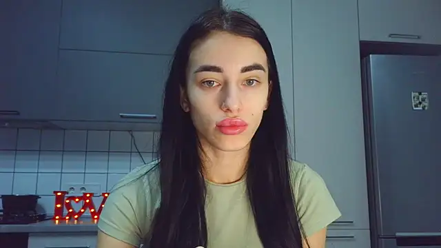 Snapshot of EvaMelnik chatting on November 7, 2025, 3:34 pm EvaMelnik online show from November 7, 2025, 3:34 pm