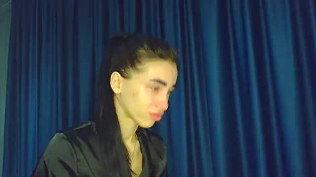 Snapshot of EvaMelnik chatting on November 23, 2025, 5:24 pm EvaMelnik online show from November 23, 2025, 5:24 pm