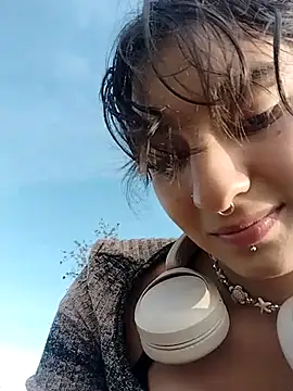 Snapshot of LuaBusch chatting on February 4, 2026, 10:15 pm LuaBusch online show from February 4, 2026, 10:15 pm