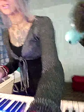 Kaotikkisses online show from April 3, 2026, 9:24 pm