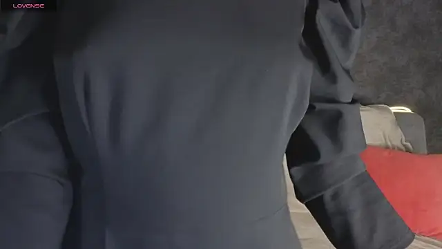 Agnes Wells online show from December 21, 2025, 9:27 am