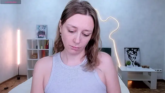 evashiny  online show from December 2, 2025, 3:56 am