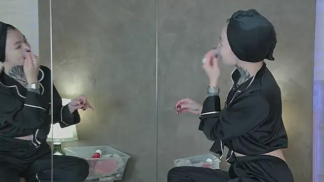 AriWild online show from December 1, 2025, 4:50 am