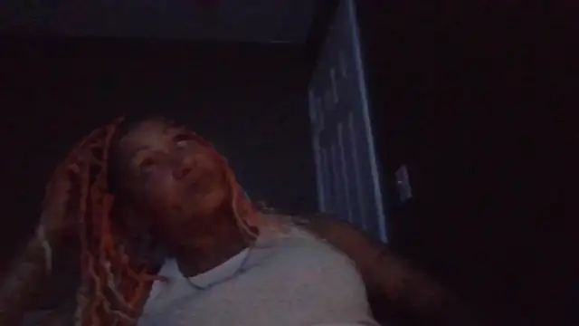 Flossee online show from September 20, 2025, 9:32 am