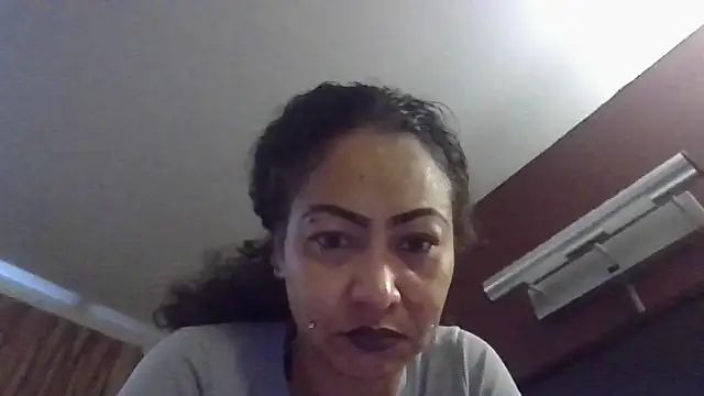 Flossee online show from October 3, 2025, 10:45 am