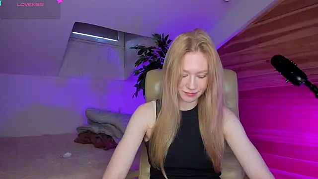 AuroraShoww online show from November 22, 2025, 12:59 pm