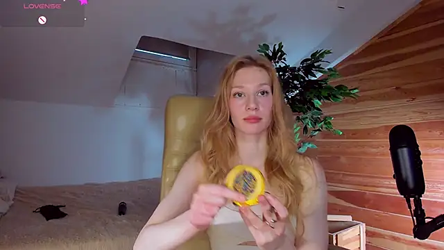 AuroraShoww online show from November 27, 2025, 12:29 pm