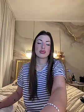 Snapshot of TiffaNoel chatting on December 22, 2025, 4:04 pm TiffaNoel online show from December 22, 2025, 4:04 pm