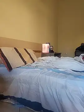 Nesch82 online show from April 26, 2026, 4:32 am