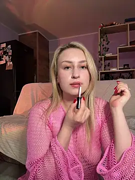 Snapshot of KassandraTress chatting on May 14, 2026, 6:04 pm KassandraTress online show from May 14, 2026, 6:04 pm