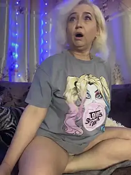 Snapshot of SquirtMilf00 chatting on January 17, 2025, 10:56 pm SquirtMilf00 online show from January 17, 2025, 10:56 pm