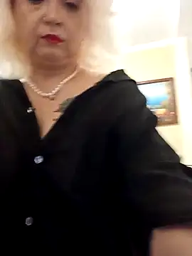 Snapshot of SquirtMilf00 chatting on March 3, 2025, 1:31 am SquirtMilf00 online show from March 3, 2025, 1:31 am