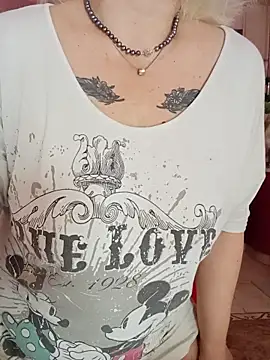 Snapshot of SquirtMilf00 chatting on September 13, 2025, 2:55 am SquirtMilf00 online show from September 13, 2025, 2:55 am