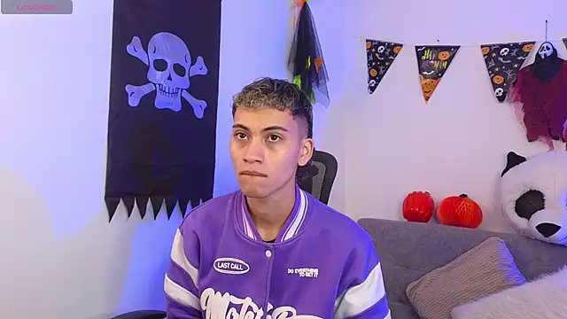 Snapshot of yulian_vasquez chatting on October 27, 2025, 12:20 pm yulian vasquez online show from October 27, 2025, 12:20 pm