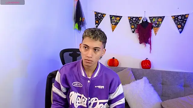 Snapshot of yulian_vasquez chatting on October 29, 2025, 12:18 pm yulian vasquez online show from October 29, 2025, 12:18 pm