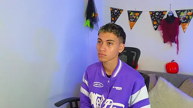 Snapshot of yulian_vasquez chatting on October 30, 2025, 12:28 pm yulian vasquez online show from October 30, 2025, 12:28 pm