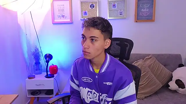 Snapshot of yulian_vasquez chatting on November 7, 2025, 12:16 pm yulian vasquez online show from November 7, 2025, 12:16 pm