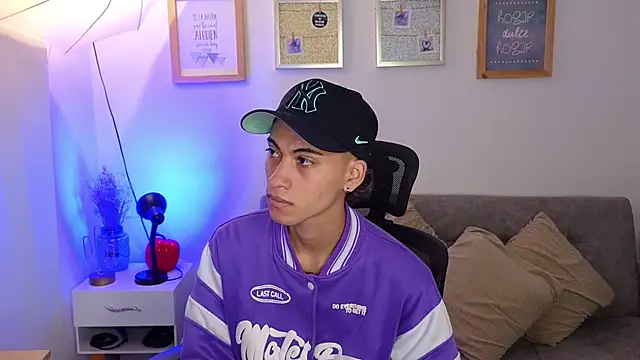 Snapshot of yulian_vasquez chatting on November 10, 2025, 12:26 pm yulian vasquez online show from November 10, 2025, 12:26 pm