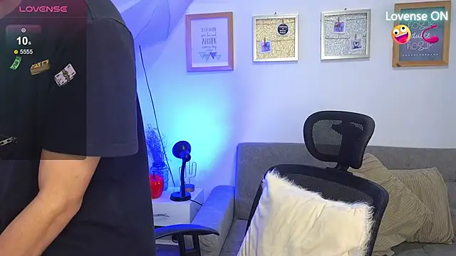 Snapshot of yulian_vasquez chatting on November 15, 2025, 12:34 pm yulian vasquez online show from November 15, 2025, 12:34 pm