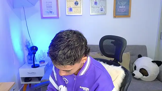 Snapshot of yulian_vasquez chatting on November 19, 2025, 12:16 pm yulian vasquez online show from November 19, 2025, 12:16 pm