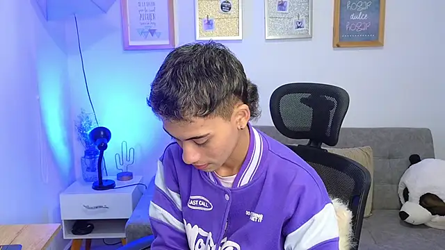 Snapshot of yulian_vasquez chatting on November 21, 2025, 12:26 pm yulian vasquez online show from November 21, 2025, 12:26 pm