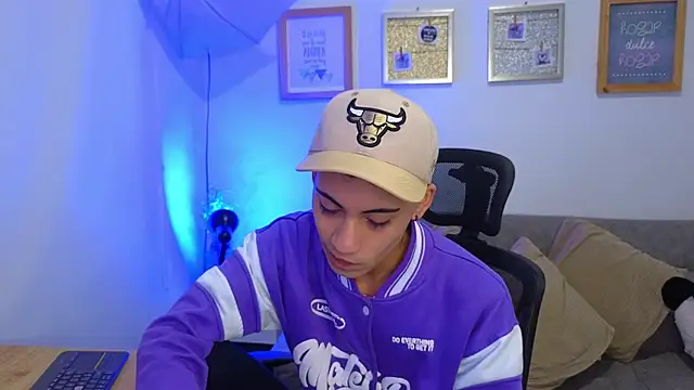 Snapshot of yulian_vasquez chatting on November 22, 2025, 12:04 pm yulian vasquez online show from November 22, 2025, 12:04 pm