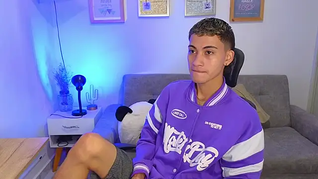 Snapshot of yulian_vasquez chatting on November 26, 2025, 12:17 pm yulian vasquez online show from November 26, 2025, 12:17 pm