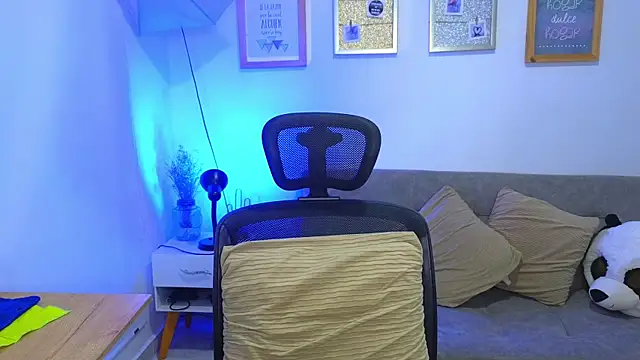 Snapshot of yulian_vasquez chatting on November 27, 2025, 12:18 pm yulian vasquez online show from November 27, 2025, 12:18 pm