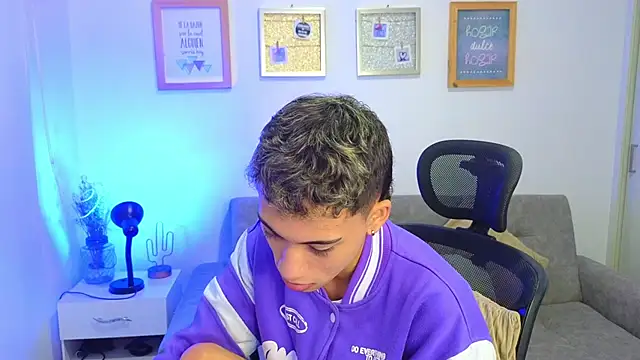 Snapshot of yulian_vasquez chatting on November 29, 2025, 12:30 pm yulian vasquez online show from November 29, 2025, 12:30 pm