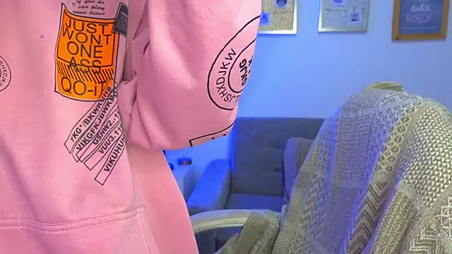 Snapshot of yulian_vasquez chatting on December 3, 2025, 12:25 pm yulian vasquez online show from December 3, 2025, 12:25 pm