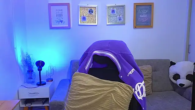 Snapshot of yulian_vasquez chatting on December 4, 2025, 12:25 pm yulian vasquez online show from December 4, 2025, 12:25 pm