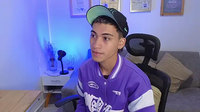 Snapshot of yulian_vasquez chatting on December 5, 2025, 12:25 pm yulian vasquez online show from December 5, 2025, 12:25 pm