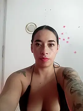 Valenn fernandez online show from June 24, 2026, 7:57 pm