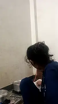 Snapshot of Guriya0076 chatting on November 6, 2025, 3:18 am Guriya0076 online show from November 6, 2025, 3:18 am