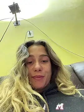 Snapshot of blond-96 chatting on November 18, 2025, 2:06 am blond-96 online show from November 18, 2025, 2:06 am