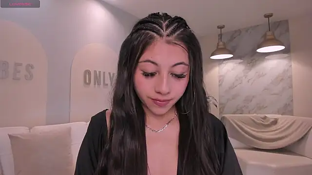 Snapshot of EsmeraldaGrace1 chatting on October 2, 2025, 3:24 am EsmeraldaGrace1 online show from October 2, 2025, 3:24 am