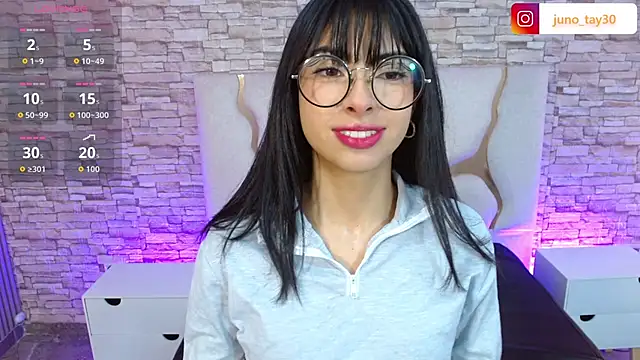 juno tay online show from November 4, 2025, 11:42 am