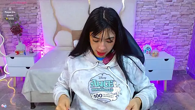 juno tay online show from November 24, 2025, 11:54 am