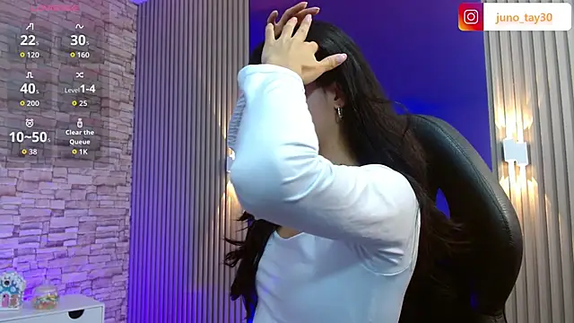 juno tay online show from November 26, 2025, 11:44 am