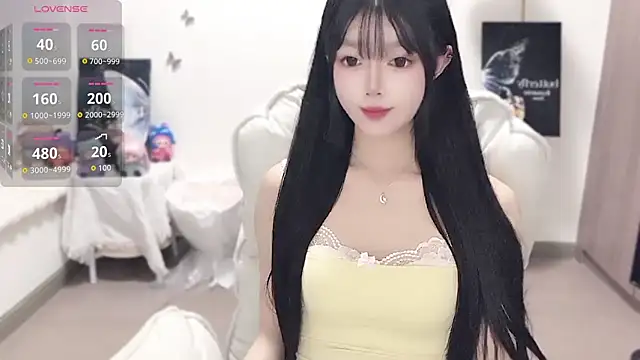 -EEBABY online show from December 17, 2025, 5:52 pm