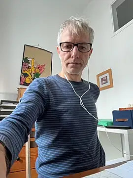 SexyLeon8 online show from December 17, 2025, 9:04 am