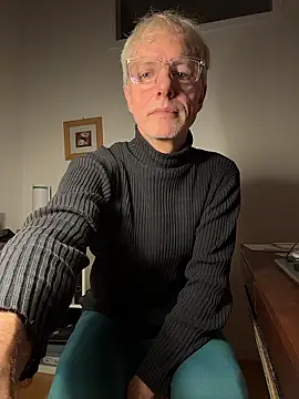 SexyLeon8 online show from January 7, 2026, 4:42 pm