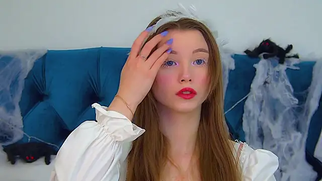 KeiraAsti online show from October 24, 2025, 6:04 pm