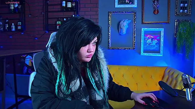 MaryHarrys online show from December 5, 2025, 2:31 am