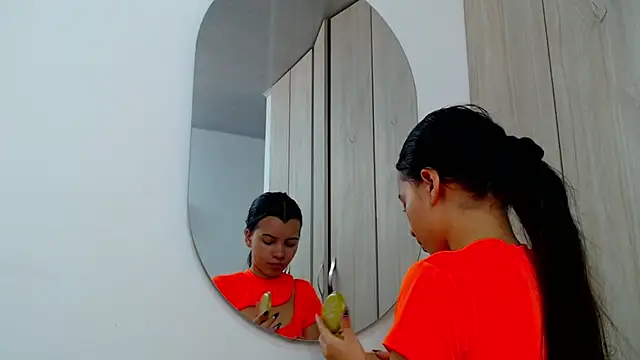 pinky f00x online show from February 20, 2026, 7:25 pm