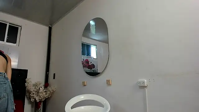 Snapshot of pinky_f00x chatting on June 9, 2026, 7:36 pm pinky f00x online show from June 9, 2026, 7:36 pm