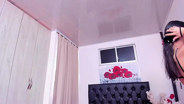 Snapshot of pinky_f00x chatting on June 26, 2026, 7:18 pm pinky f00x online show from June 26, 2026, 7:18 pm