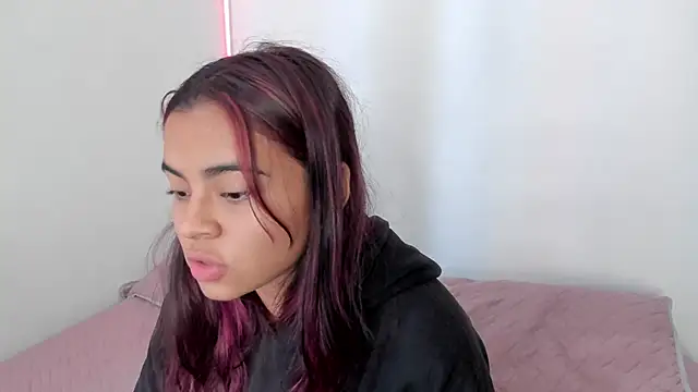 Snapshot of valy_shyness chatting on September 18, 2025, 6:54 pm valy shyness online show from September 18, 2025, 6:54 pm